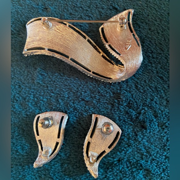 Vintage Silver Brooch and Earring Set - Picture 3 of 3